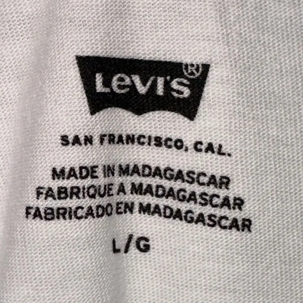 Levi’s White T-shirt with Red Logo Size Large